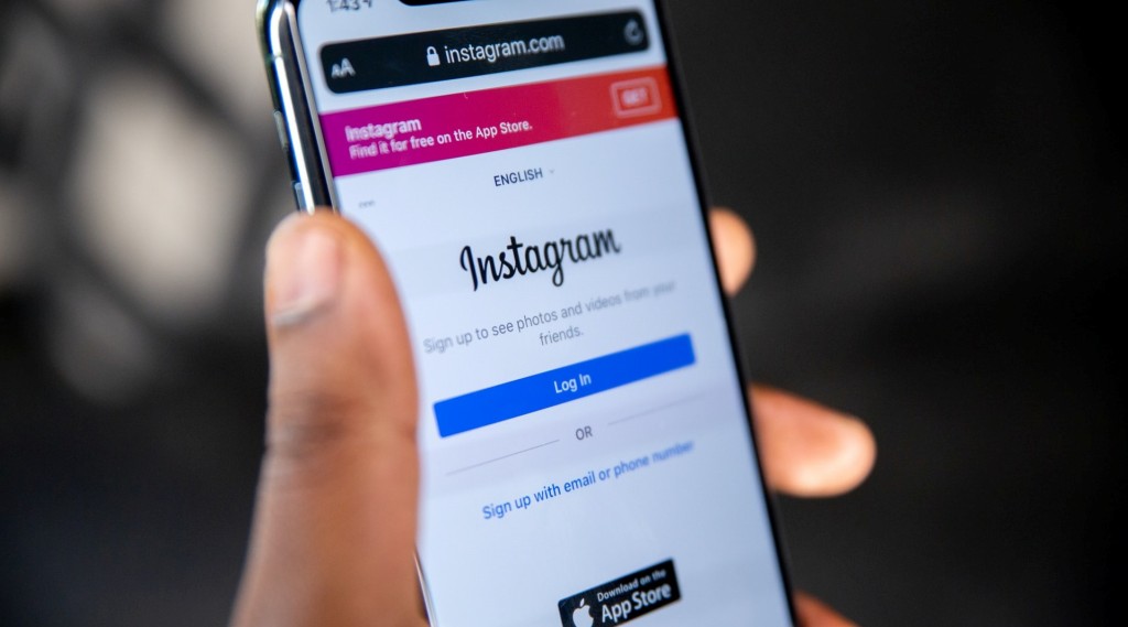 Postar no Instagram quando a rede está mais movimentada pode aumentar as chances de melhorar o engajamento das postagens. (Foto: Unsplash)